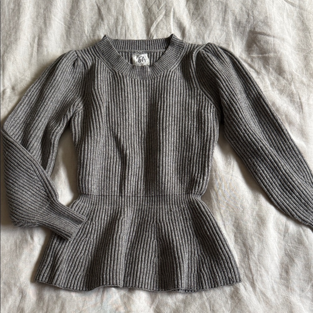 dRA Los Angeles  Women’s Peplum Ribbed Puff Sleeve Sweater Size XS Grey 🩶